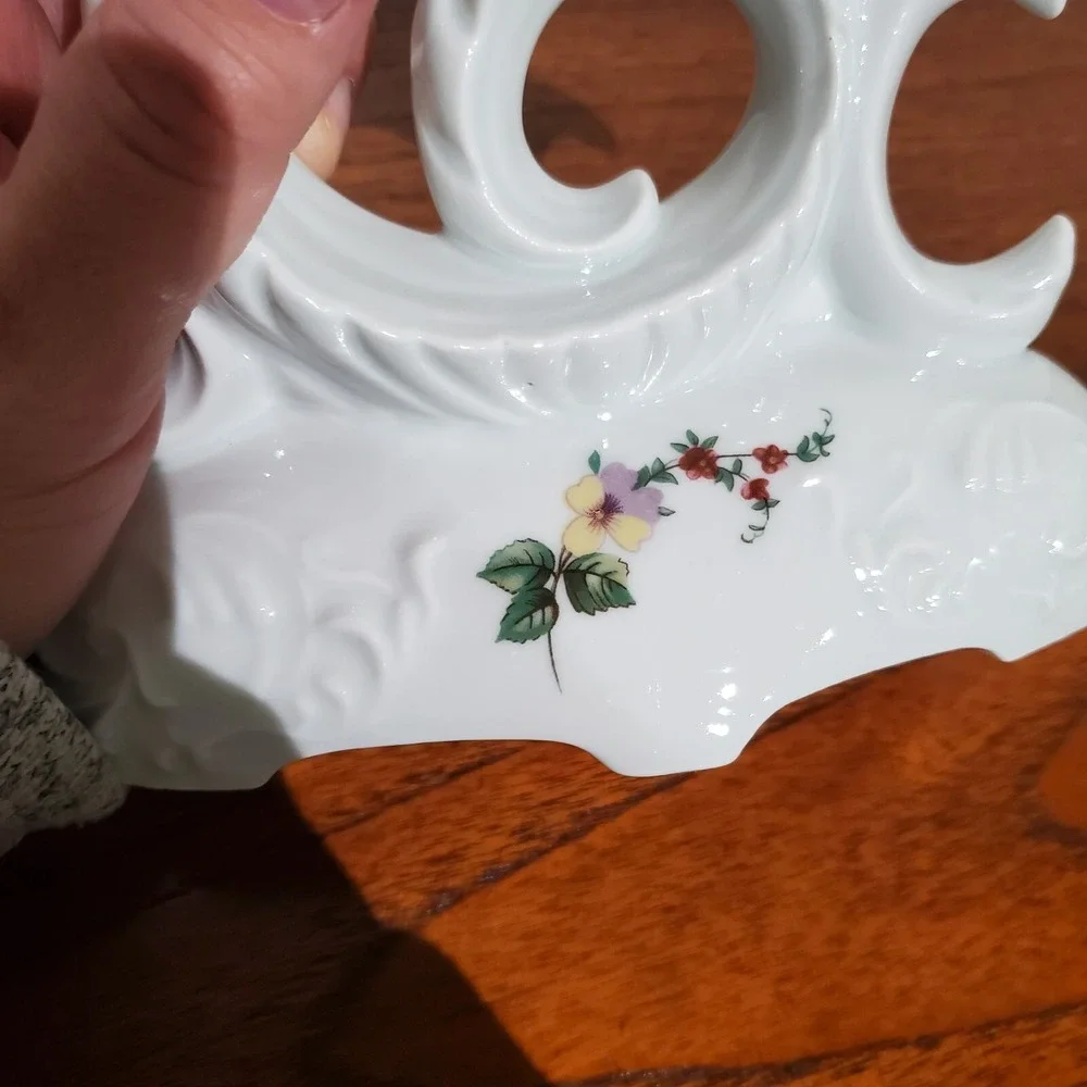 porcelain single candle stick holder white‎ with gold trim and floral design
